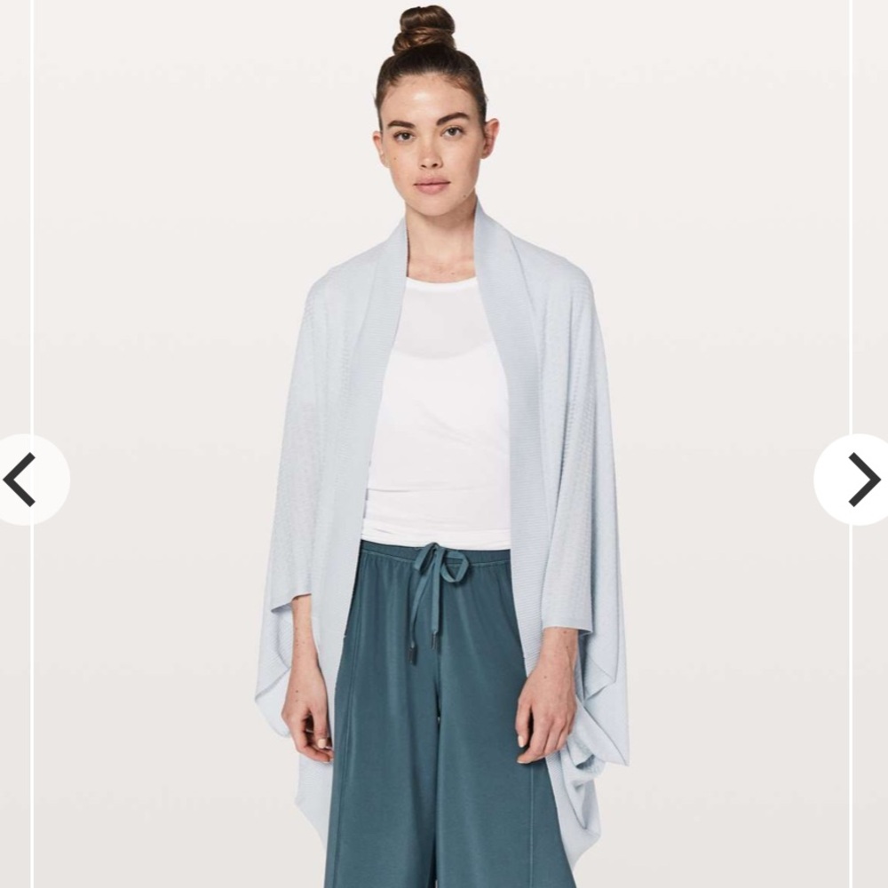 Lululemon Stillness Wrap in Silver Fox One Size